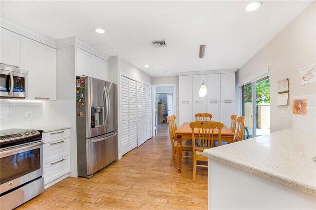 Building Photo - 4106 Carriage Dr