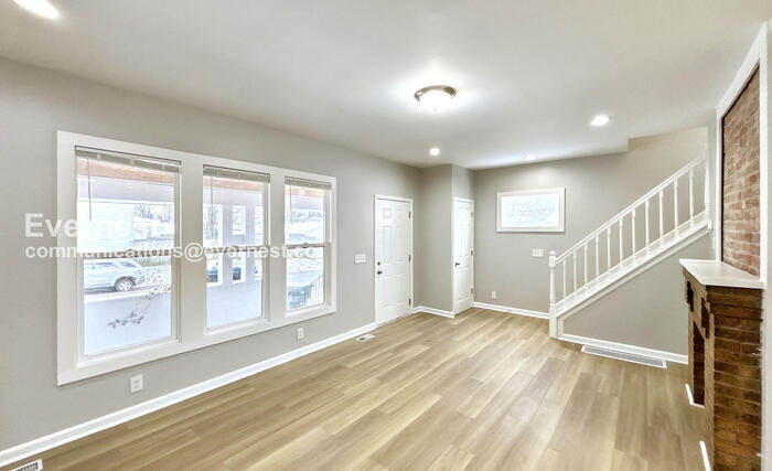 Building Photo - 2432 Steele Ave