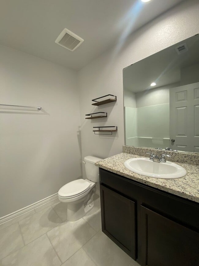 Building Photo - NEWER 4 BDRM HOME IN FLOUR BLUFF ISD!