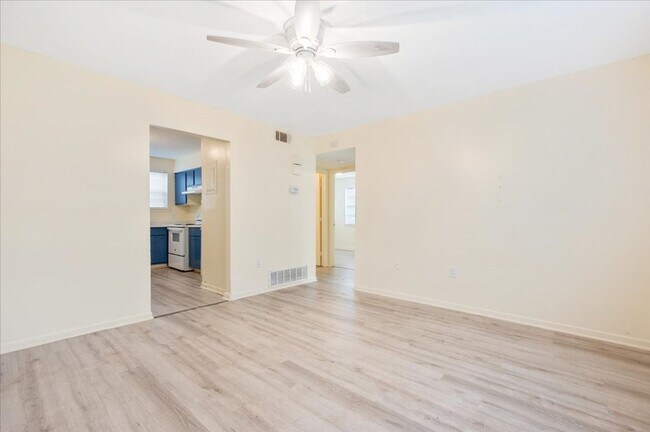 Building Photo - 2-Bedroom Apartment in Convenient Savannah Location