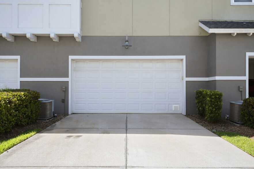 Building Photo - 13787 Benavente Ave