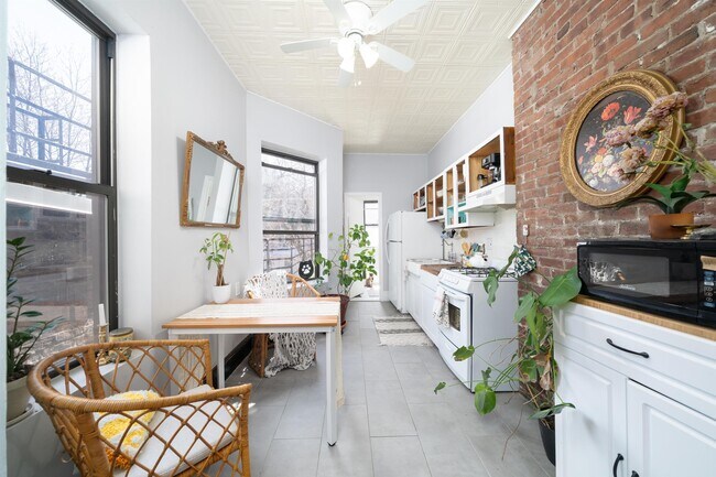 Building Photo - 253 8th St