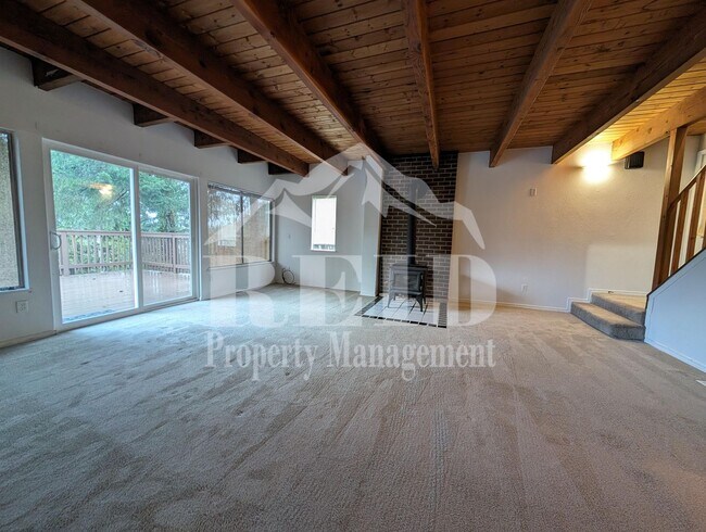 Building Photo - Charming 2-Bedroom Belfair Home