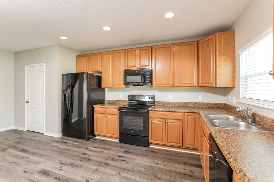Building Photo - 2237 Aitkin Loop