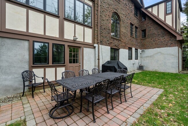 Building Photo - 17 Chestnut Hill Terrace