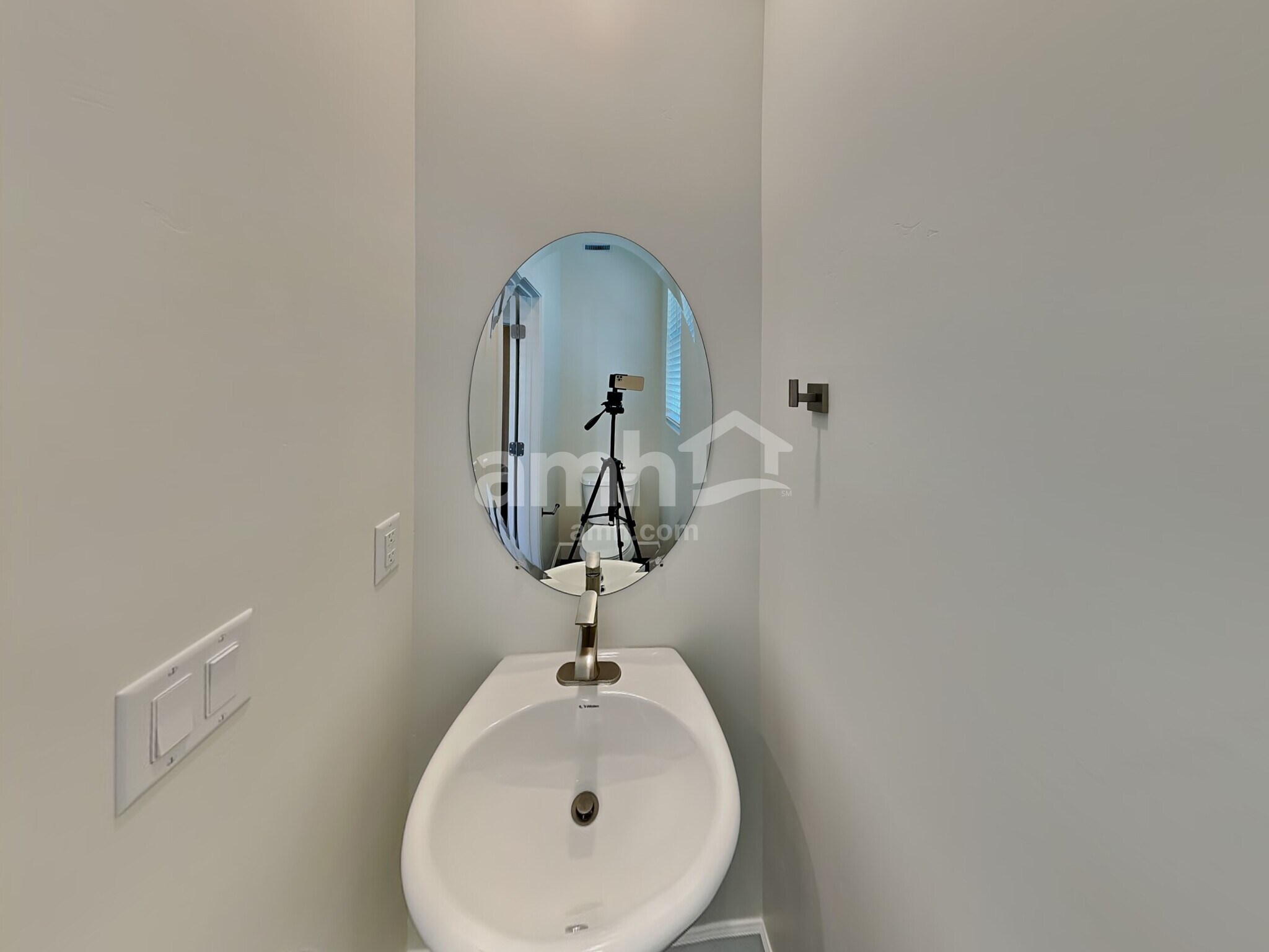 Building Photo - 11047 S Blue Byu Dr