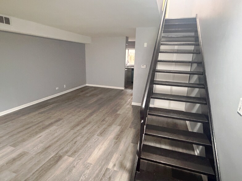 Building Photo - 6203 Kit Carson Dr