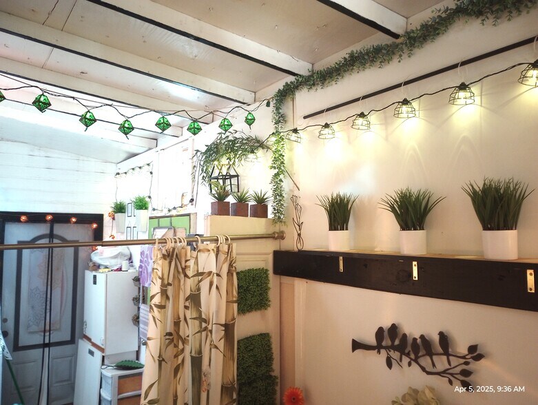 Building Photo - 281 Kaikea St