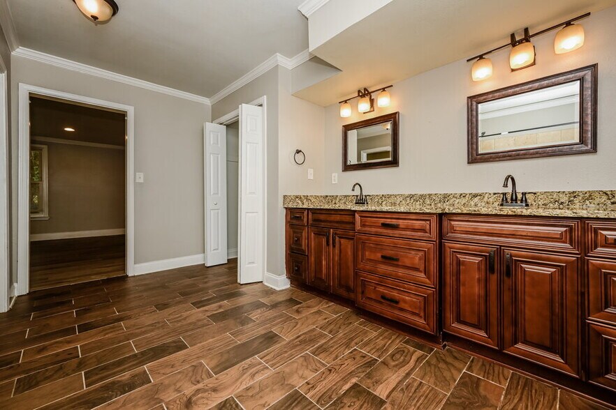 Building Photo - 395 Magmar Ln