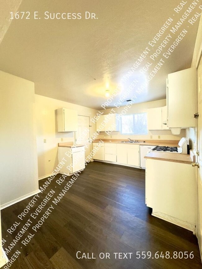 Building Photo - 1672 E Success Dr