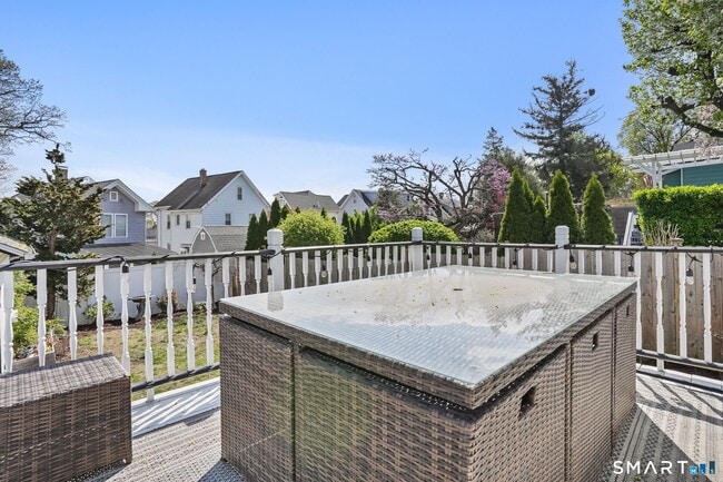 Building Photo - 8 Quintard Ave