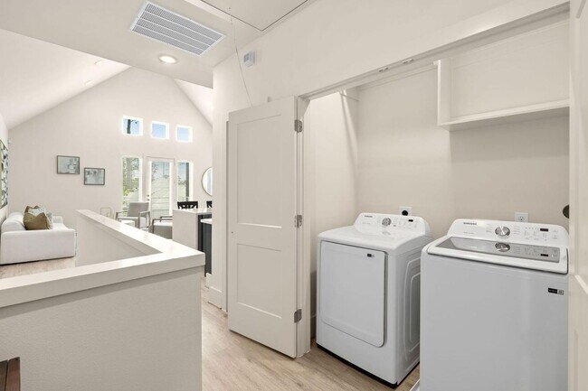 Building Photo - 1042 Homer St