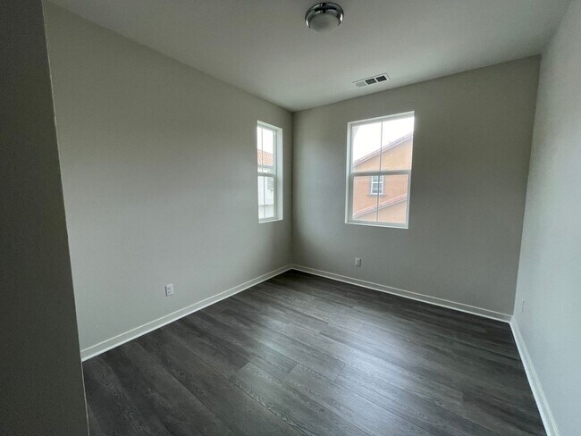 Building Photo - 35795 Landon Ln