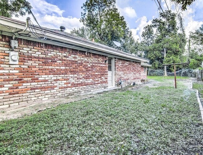 Building Photo - 9115 Highcrest Dr