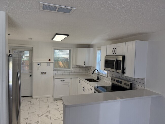 Building Photo - 239 Jenks St