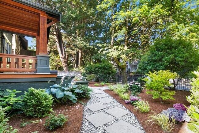 Building Photo - Stunning 1909 Craftsman w/ AC in Coveted Capitol Hill
