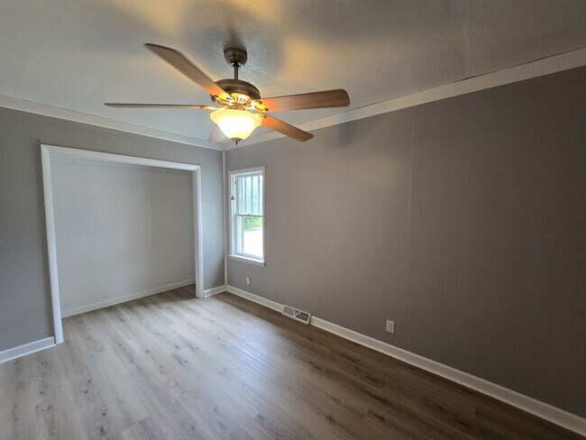 Building Photo - 512 Maynard Ave