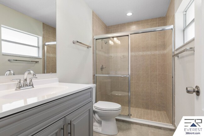 Building Photo - 734 Flora St