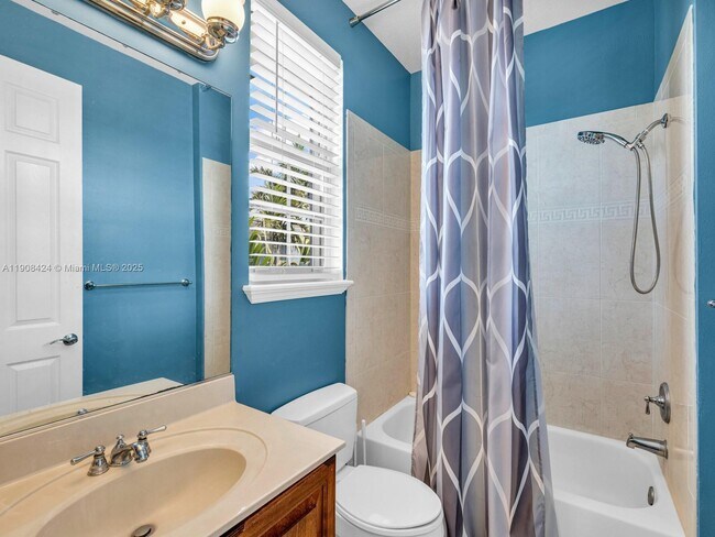 Building Photo - 2249 NE 9th Ave