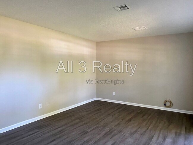 Building Photo - 306 Oakwild Dr
