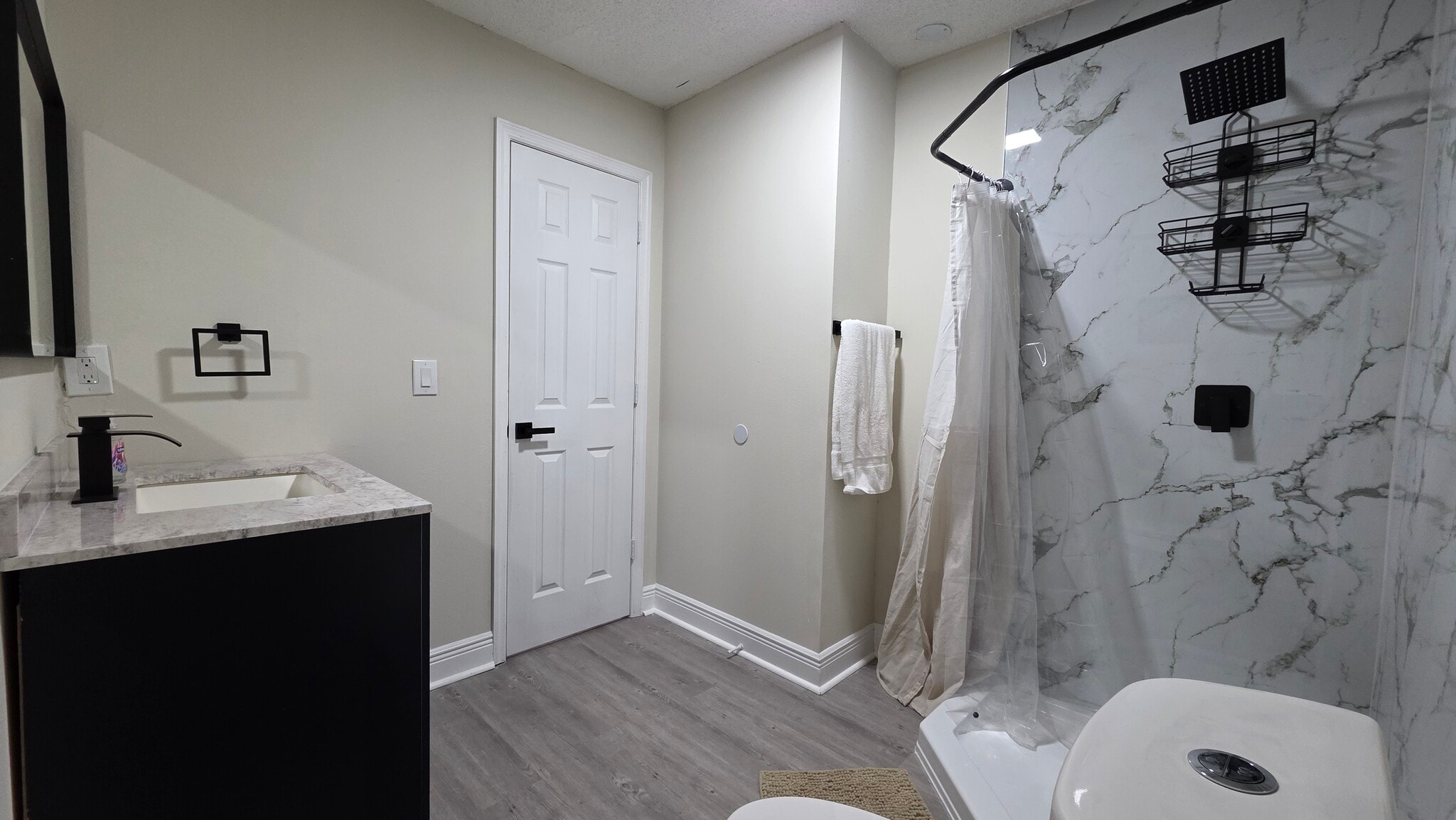 Building Photo - 1343 Poppy Ave