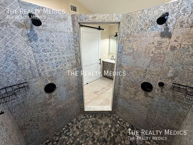 Building Photo - 2601 Bridle Dr