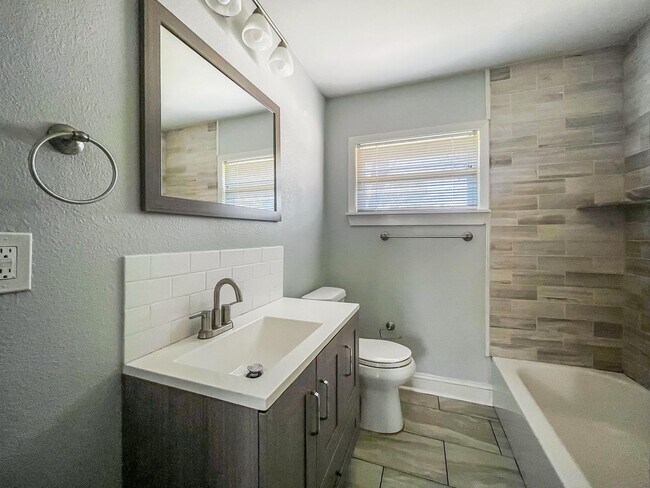 Building Photo - Charming 4BR/2BA Home in Dallas