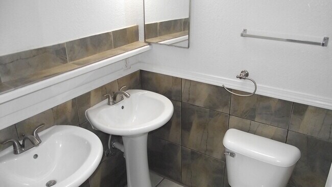 Building Photo - East El Paso 3 bed Refrig A/C!