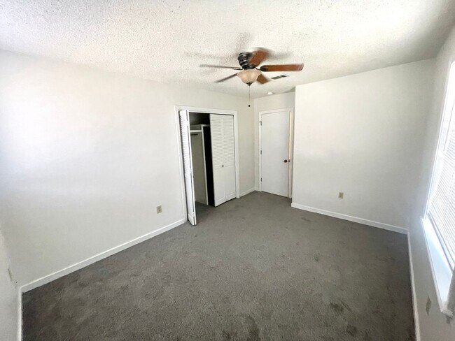Building Photo - 203 Lindale St