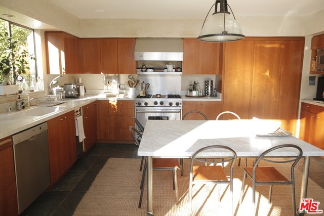 Building Photo - 1467 Queens Rd