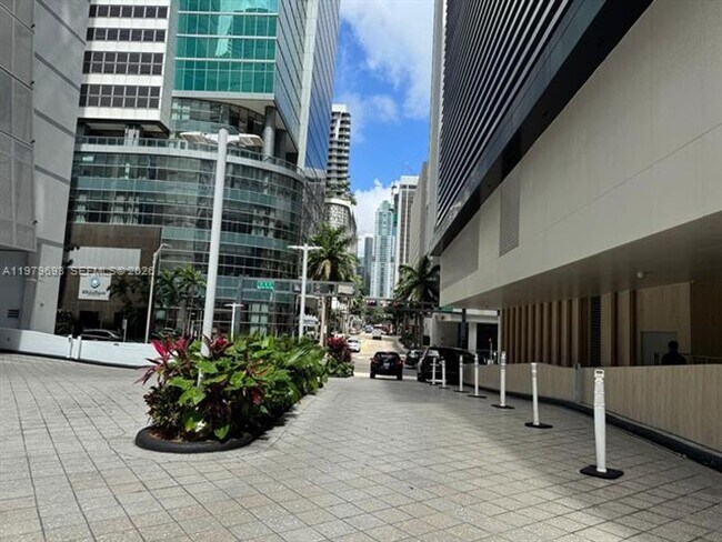 Building Photo - 200 Biscayne Blvd Way