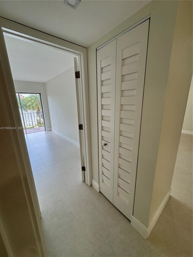 Building Photo - 1900 W 54th St