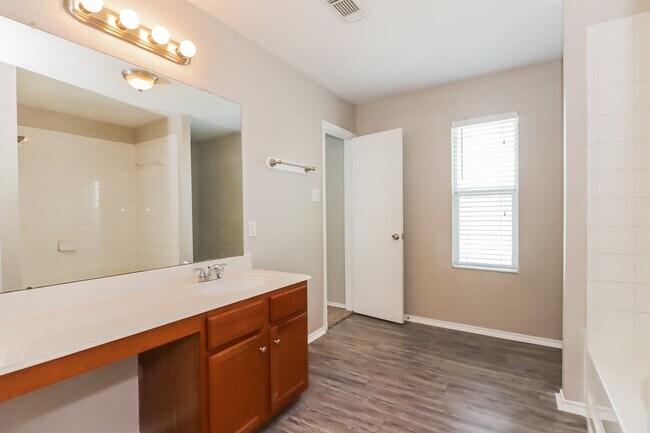 Building Photo - 5018 Cottage Creek Ln