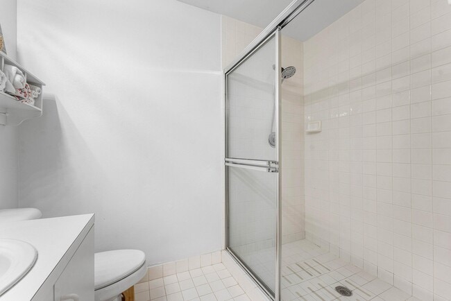Building Photo - 8084 Summer Shores Dr