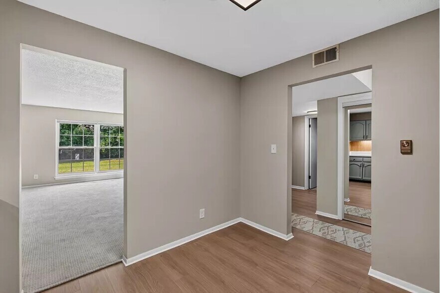 Building Photo - 2101 Chateau Ct