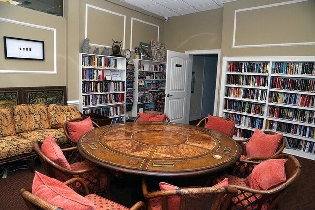 Building Photo - 1537 E Hillsboro Blvd