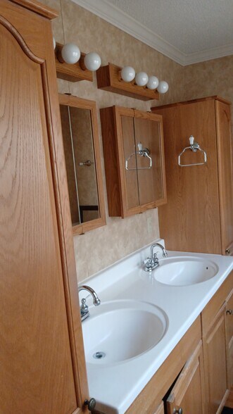 Building Photo - 4213 Pin Oak Rd