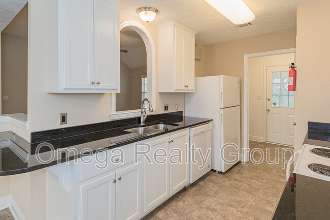 Building Photo - 614 River Birch Dr