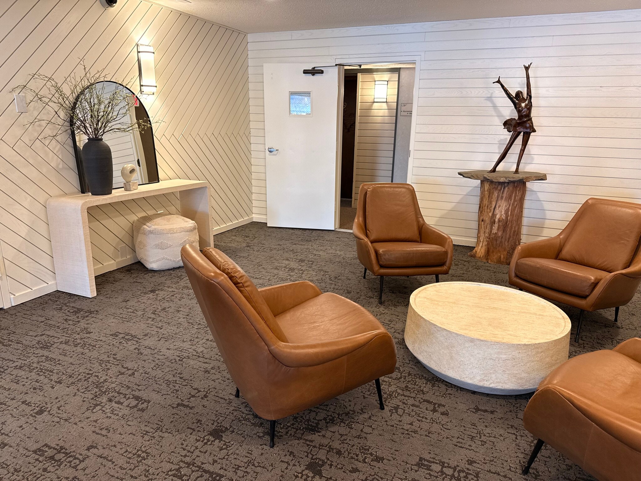 Lobby - 7500 Cahill Rd