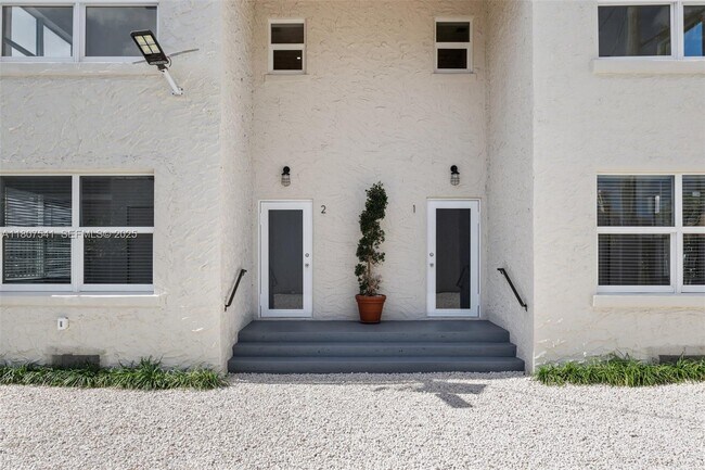 Building Photo - 403 SW 12th Ave