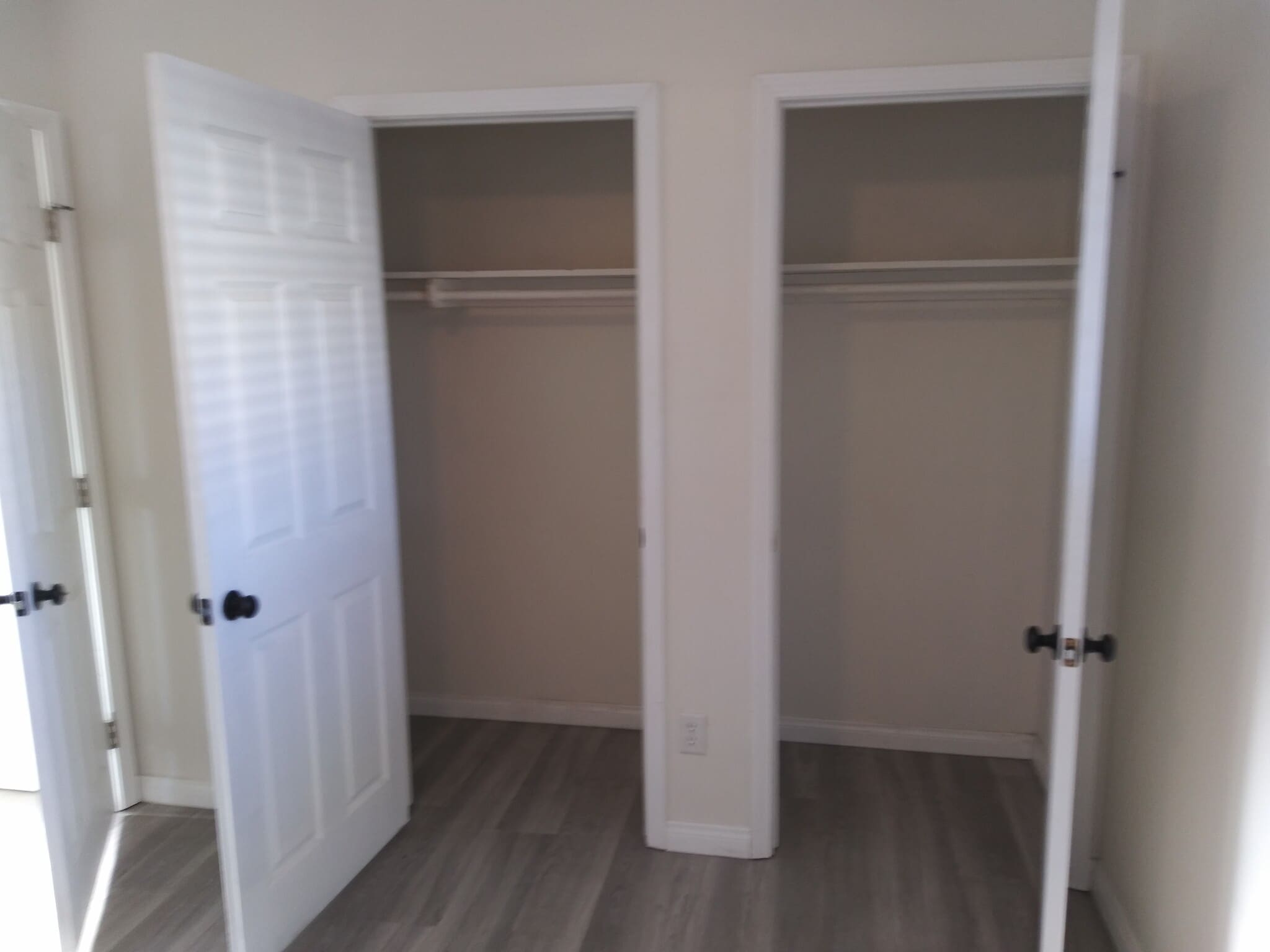Walk In Closets - 1608 260th St