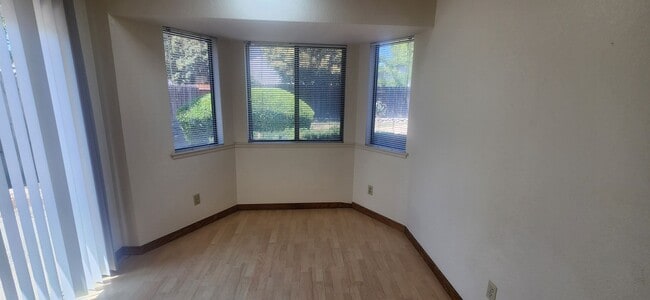 Building Photo - Wonderful 3 Bedroom Home in Greenhaven
