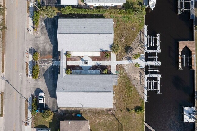 Building Photo - 1322 Miramar St