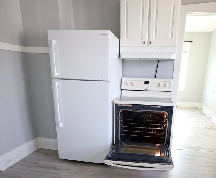 Stove - 1706 33rd St