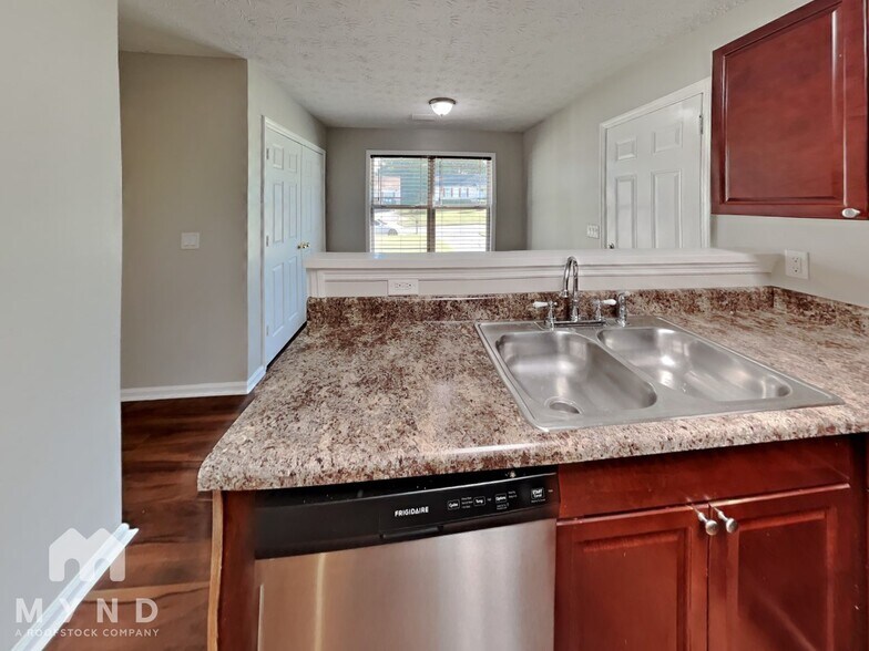 Building Photo - 3259 Pawnee Dr