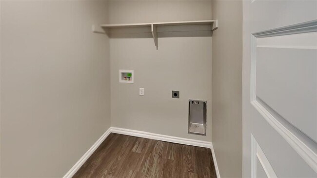 Building Photo - 2724 Dennis Dr