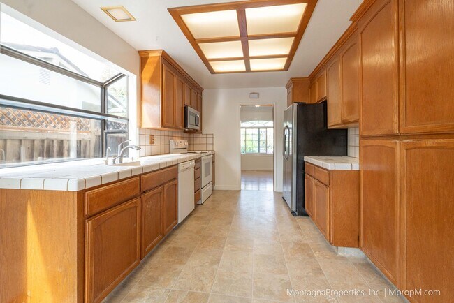 Building Photo - Spacious San Jose Home w/Cupertino Schools!