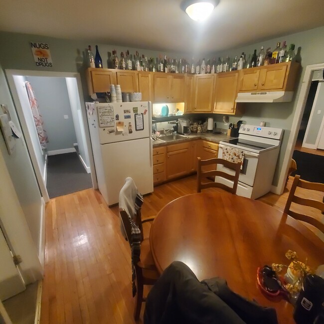 Kitchen area - 104 Walnut St