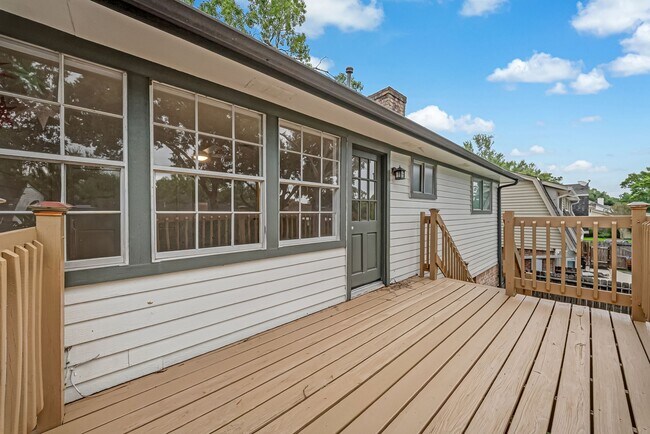 Building Photo - 16326 Heatherdale Dr