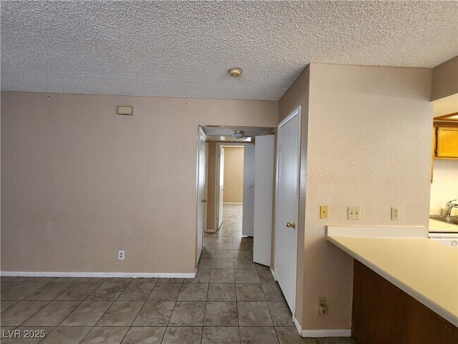 Building Photo - 1412 Oak Rock Dr